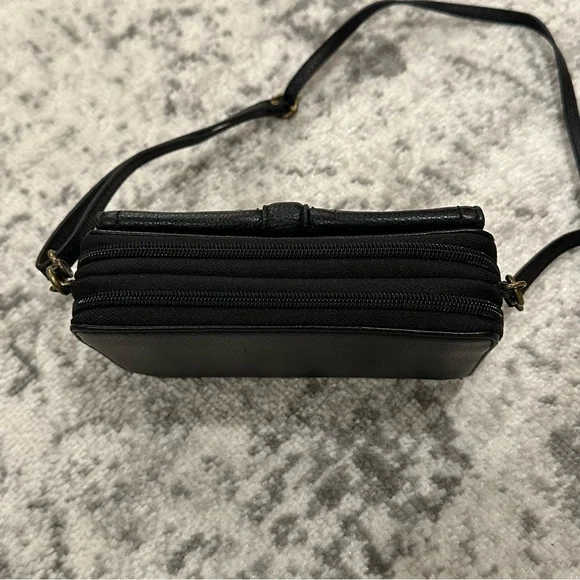 The Sak Sequoia Extra Large Smartphone Black Leather Crossbody Bag Purse - Picture 7 of 9